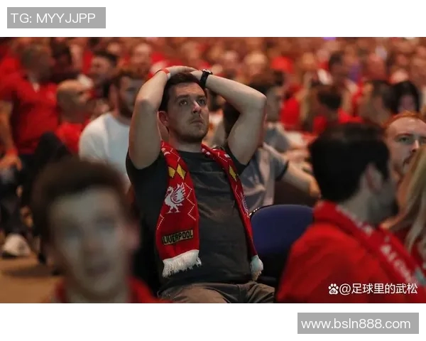 某足球明星公开表达对球迷的不屑态度引发热议与争议